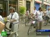 Парижан пересаживают на велосипеды